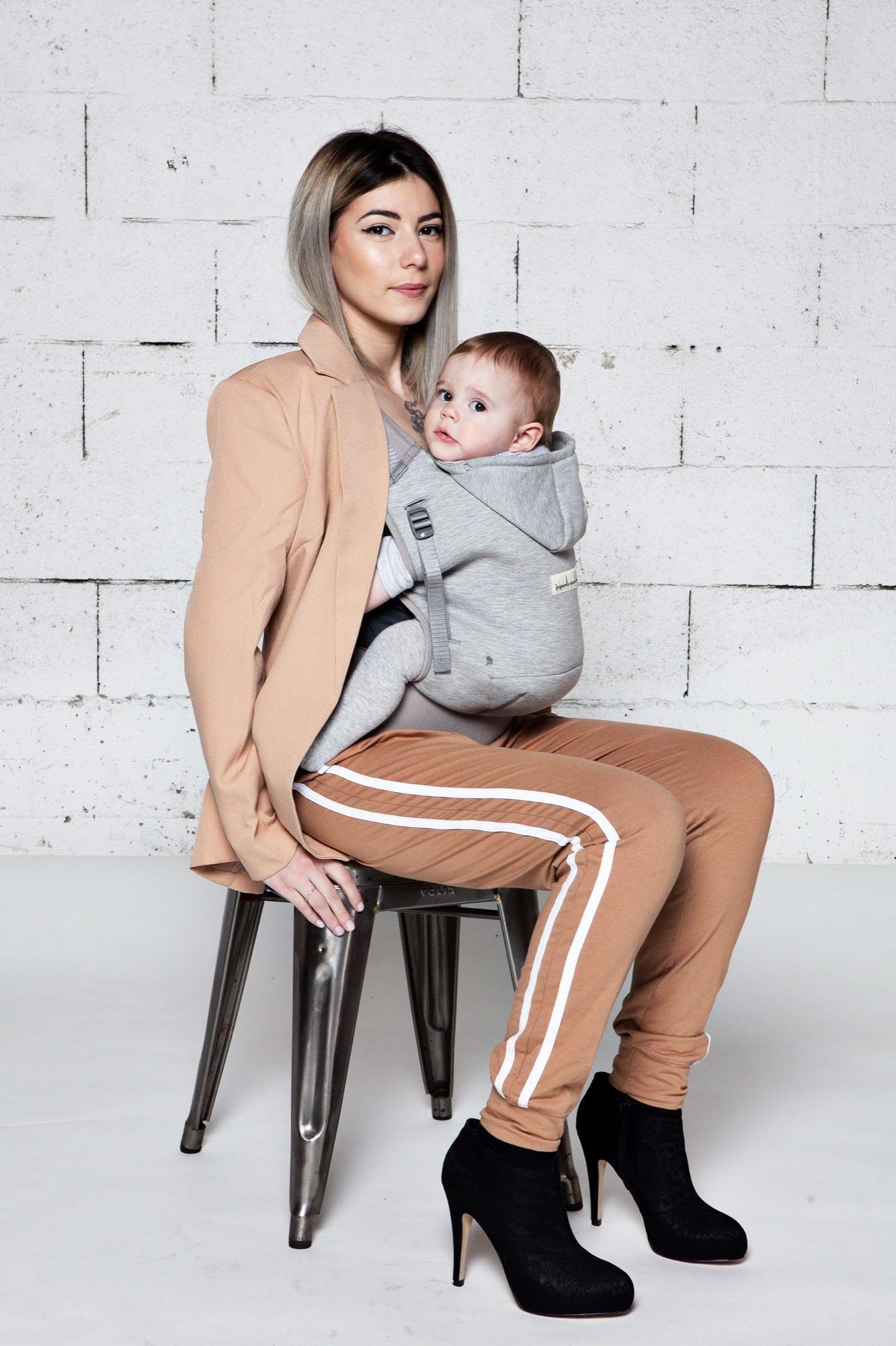 Love Radius Carrier – Hoodie Carrier – Hellgrau/Athletic Grey – Carrier – MamaMilla
