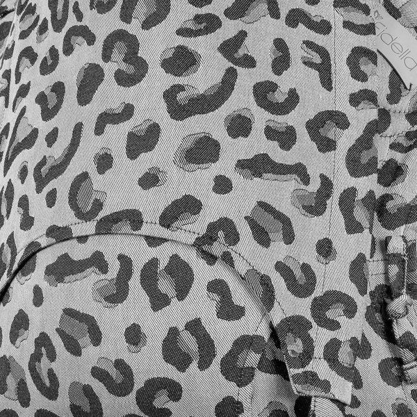 Fidella Fly Tai Tragehilfe – Leopard Silver – Baby – Tragehilfe – MamaMilla
