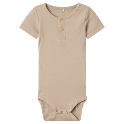 Name it Body aus Rippstrick mit kurzen Ärmeln – Kab – Pure Cashmere – Body – MamaMilla