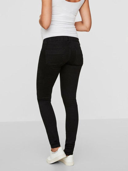 Mamalicious Slim-Fit-Umstandsjeans – Schwarz – Umstandsmode – MamaMilla