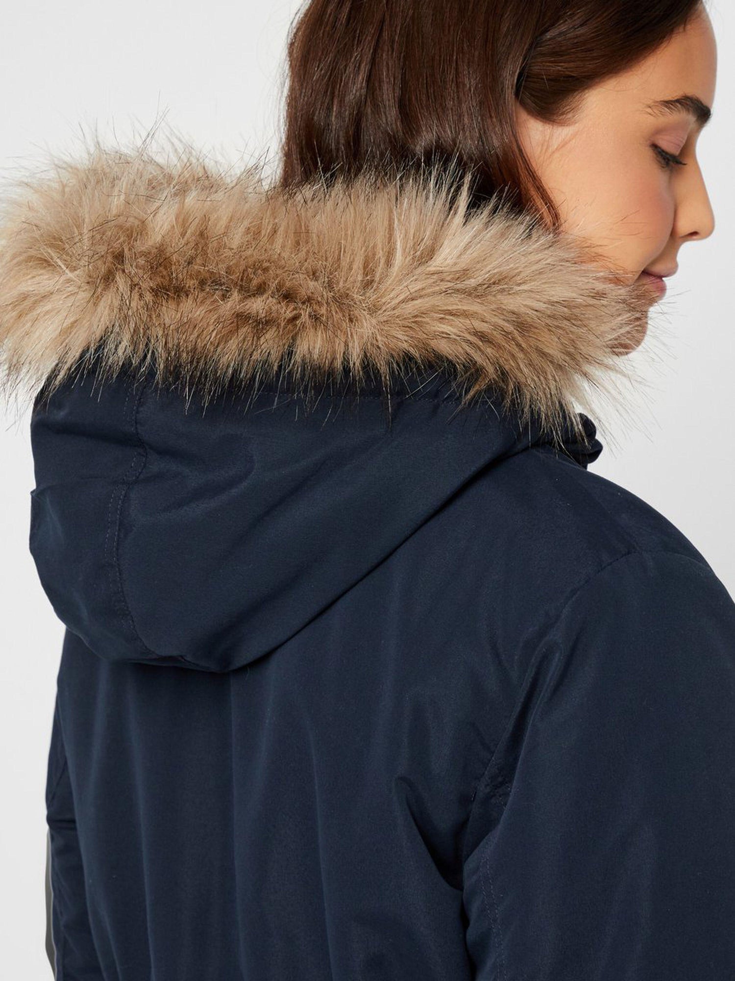 Mamalicious Umstands-Parkajacke – Jessa – Marineblauer Blazer – Umstandsjacke – MamaMilla