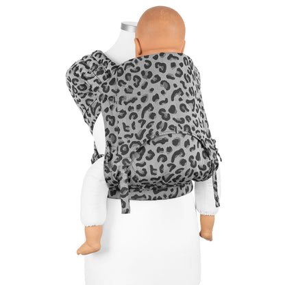 Fidella FlyClick Babytrage – Leopard Silver – Baby – Babytrage – MamaMilla